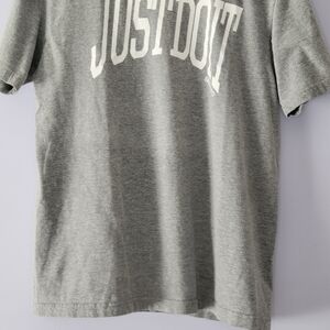 Nike Men's Gray T-Shirt